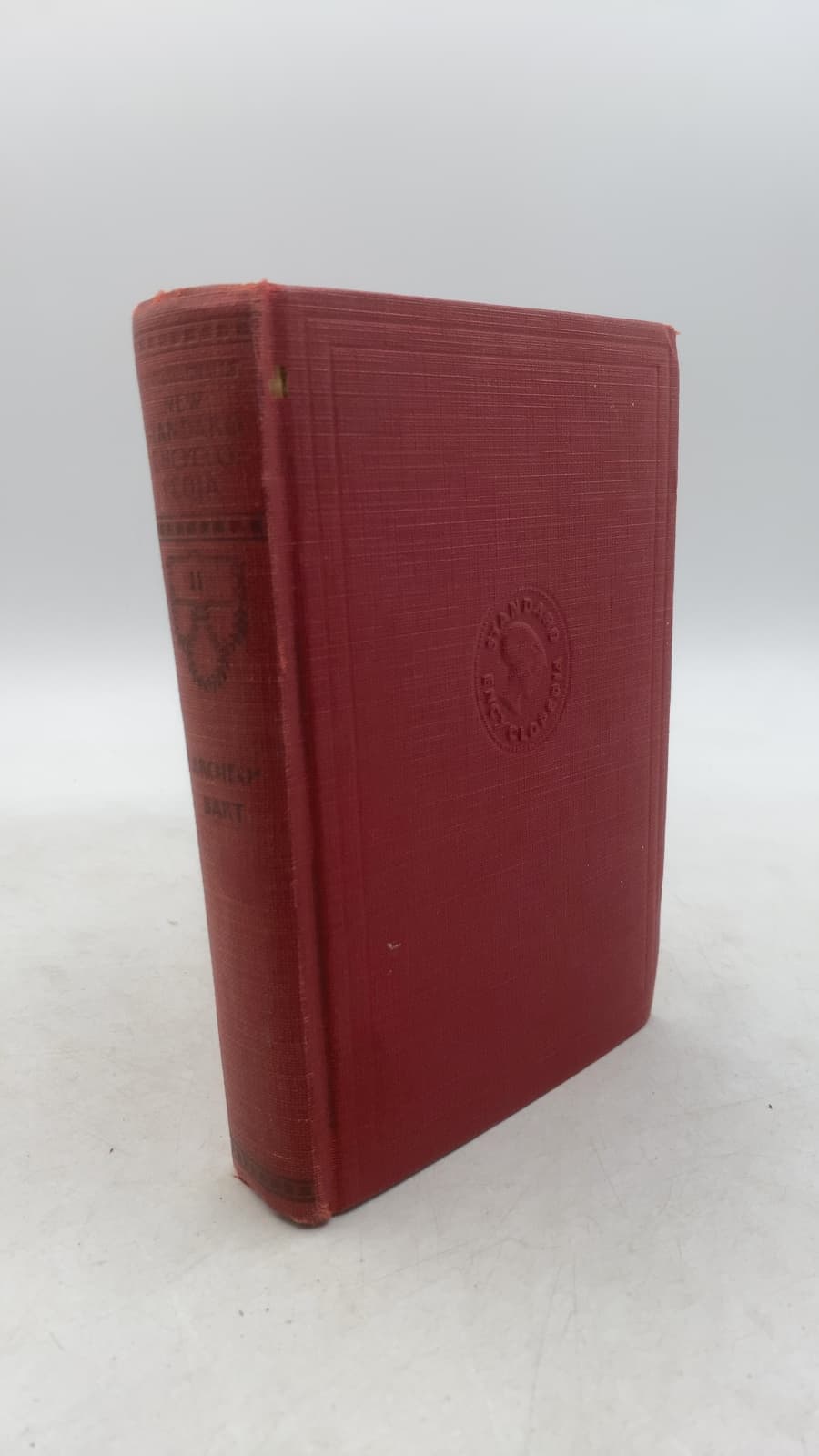 Funk & Wagnalls New Standard Encyclopedia of Universal Knowledge, Volume II: Archeology — Bartlett by Frank H. Vizetelly (Editor) - front cover