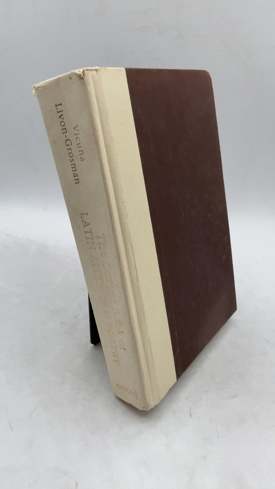 The Oxford Book of Latin American Poetry: A Bilingual Anthology by Cecilia Vicuña and Ernesto Livon-Grosman (Editors) - front cover