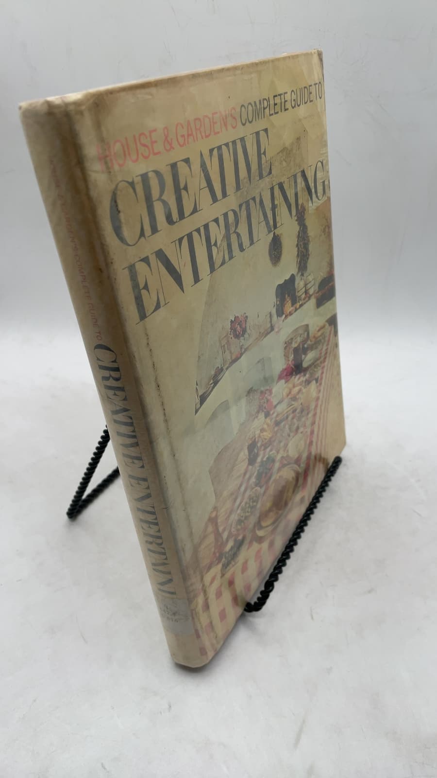 House & Garden's Complete Guide to Creative Entertaining by The Editors of House & Garden - front cover