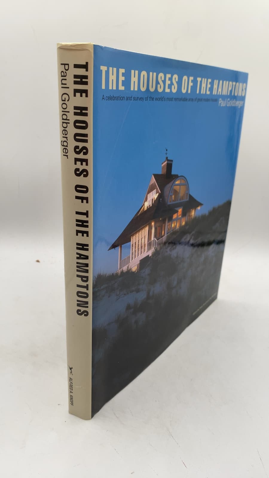 THE Houses OF THE Hamptons by Paul Goldberger - front cover