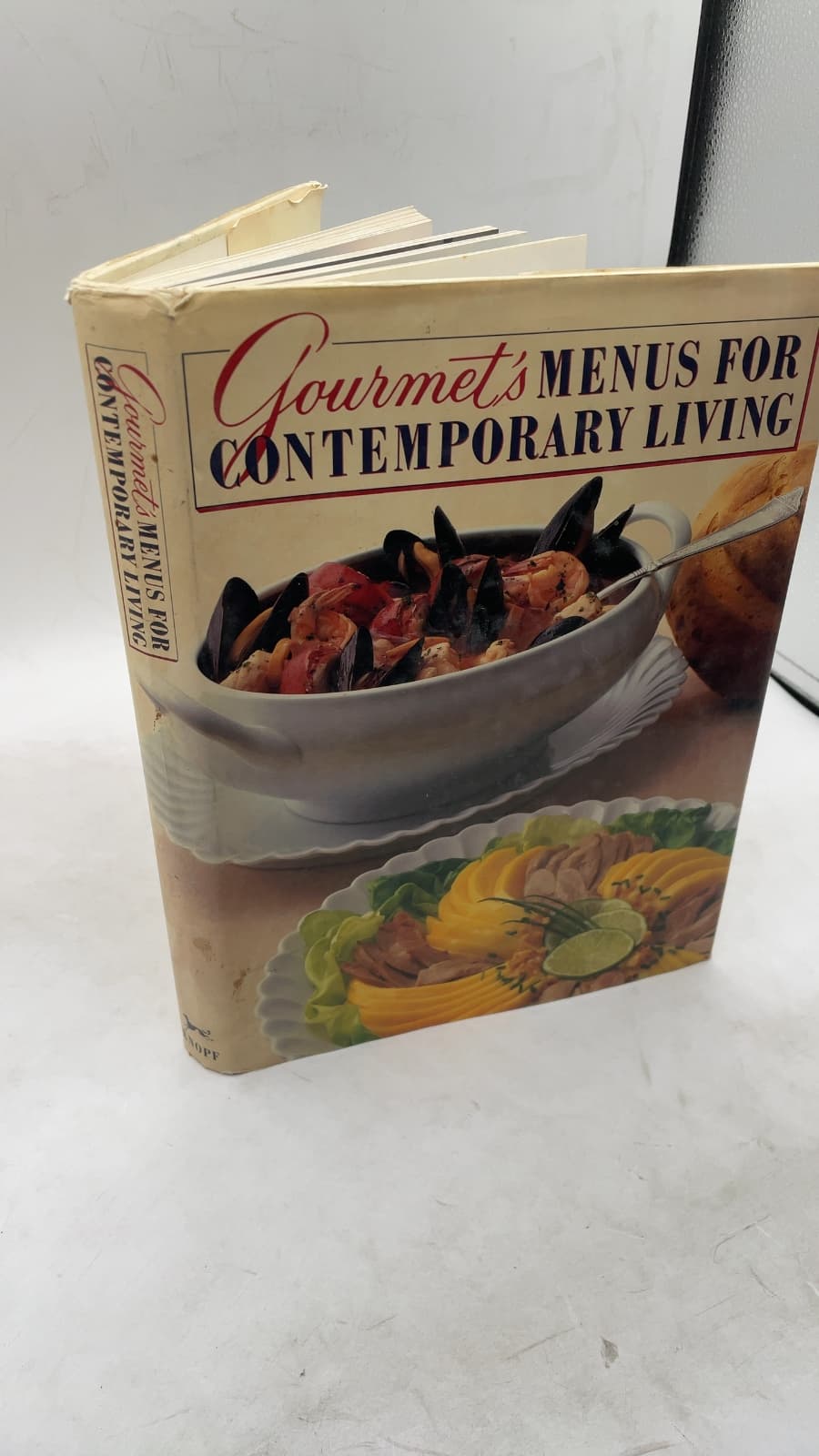 Gourmet's Menus for Contemporary Living by Evie Righter - front cover