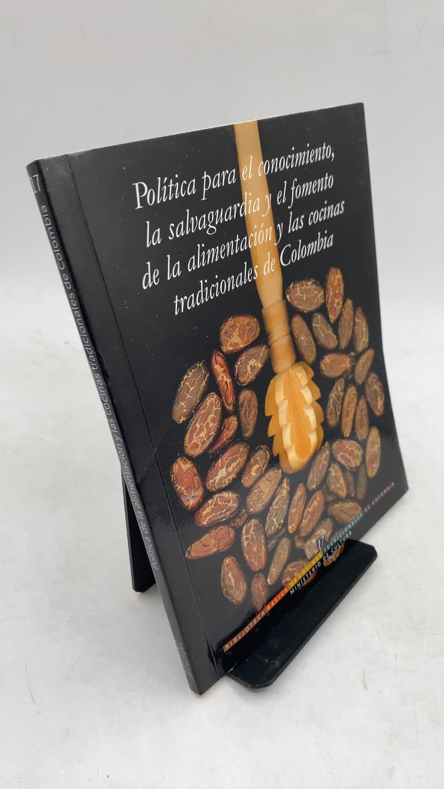 Política para el conocimiento, la salvaguardia y el fomento de la alimentación y las cocinas tradicionales de Colombia by Ministerio de Cultura - front cover