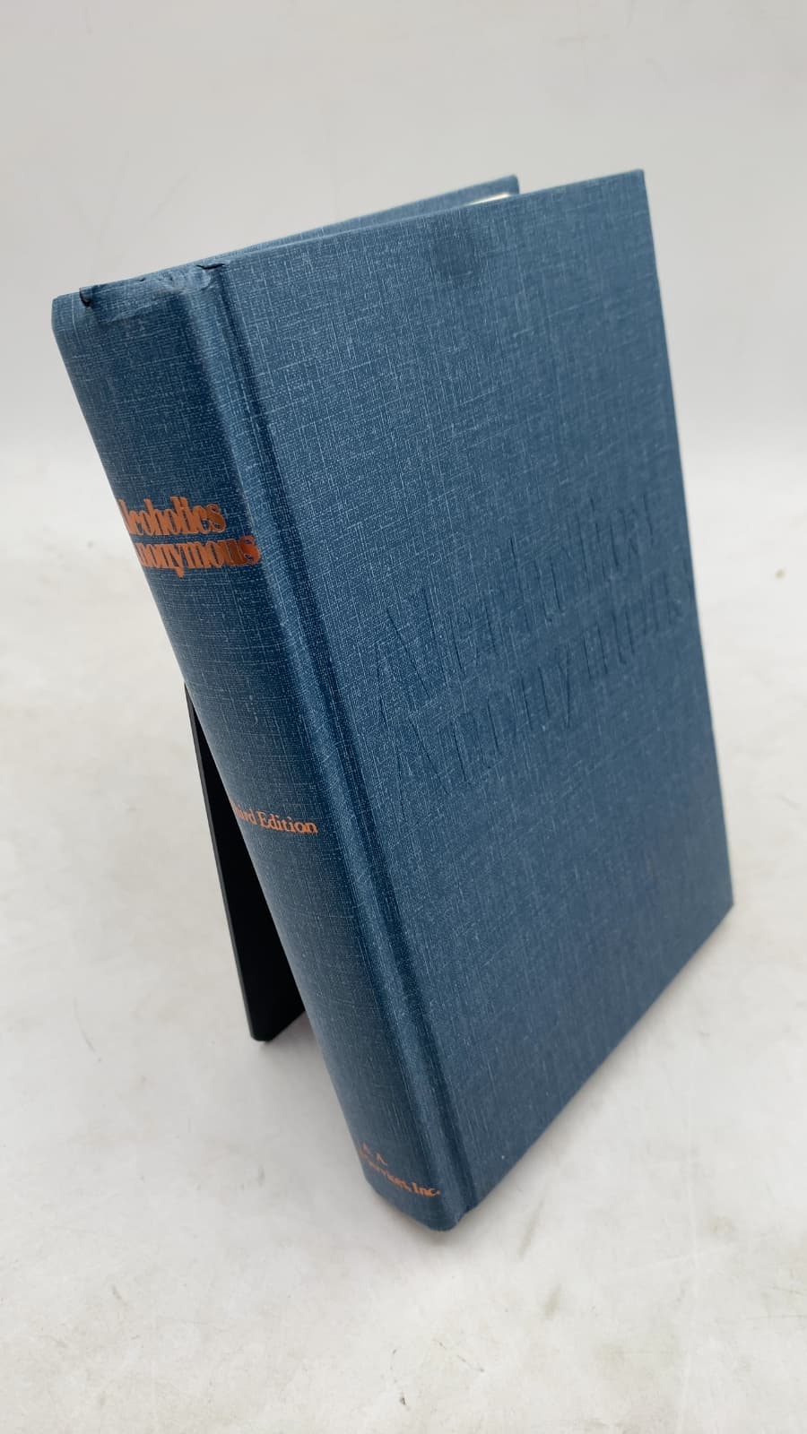 Alcoholics Anonymous: The Story of How Many Thousands of Men and Women Have Recovered from Alcoholism - front cover