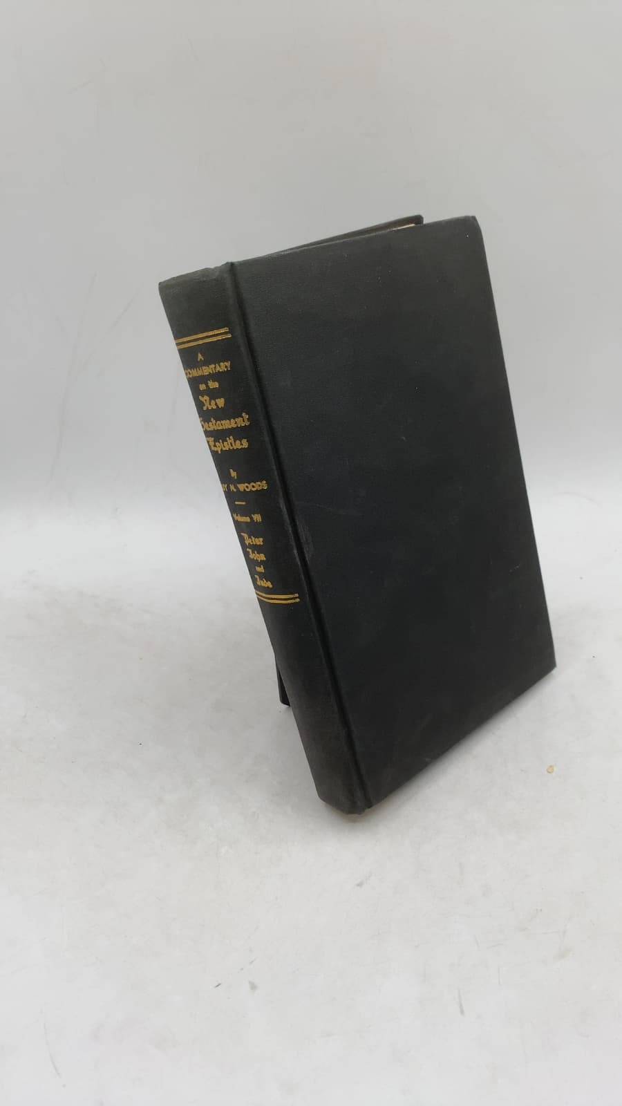 A Commentary on the New Testament Epistles of Peter, John, and Jude by Guy N. Woods - front cover