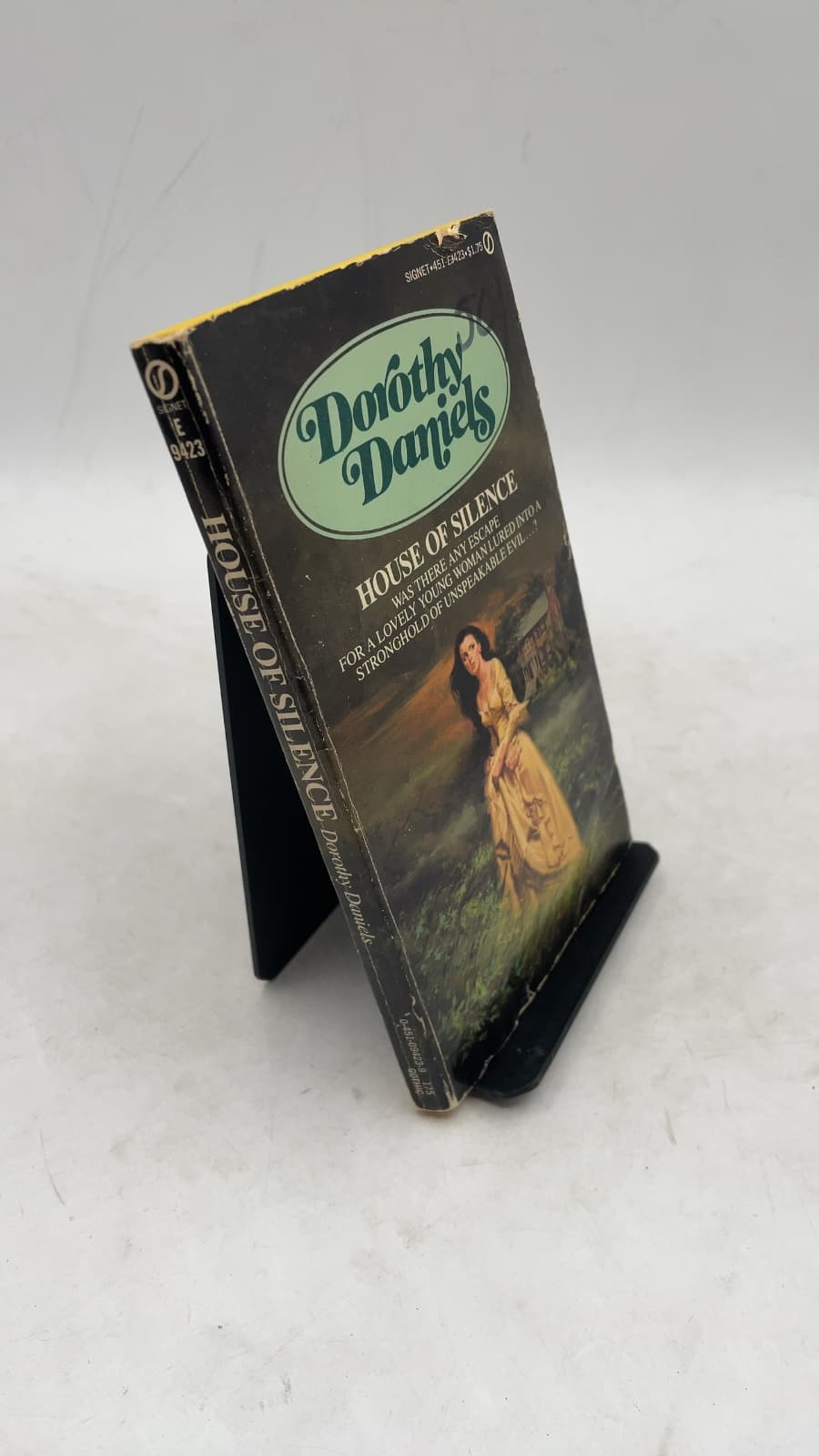 House OF Silence by Dorothy Daniels - front cover