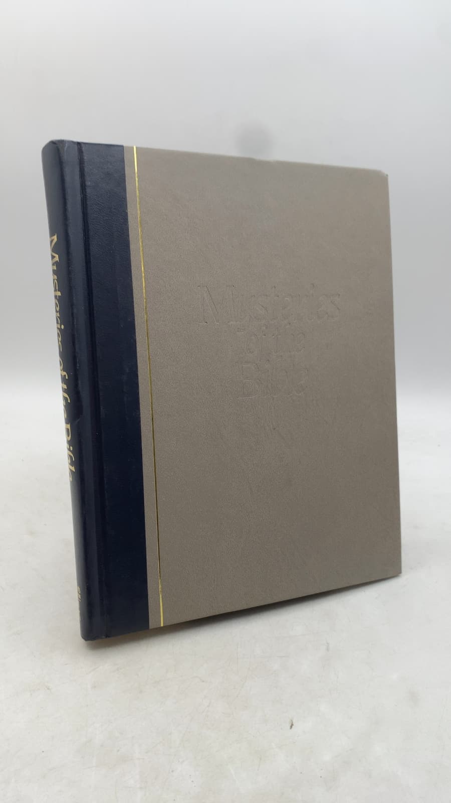 Mysteries of the Bible: The Enduring Questions of the Scriptures by Alma E. Guinness (Editor) - front cover