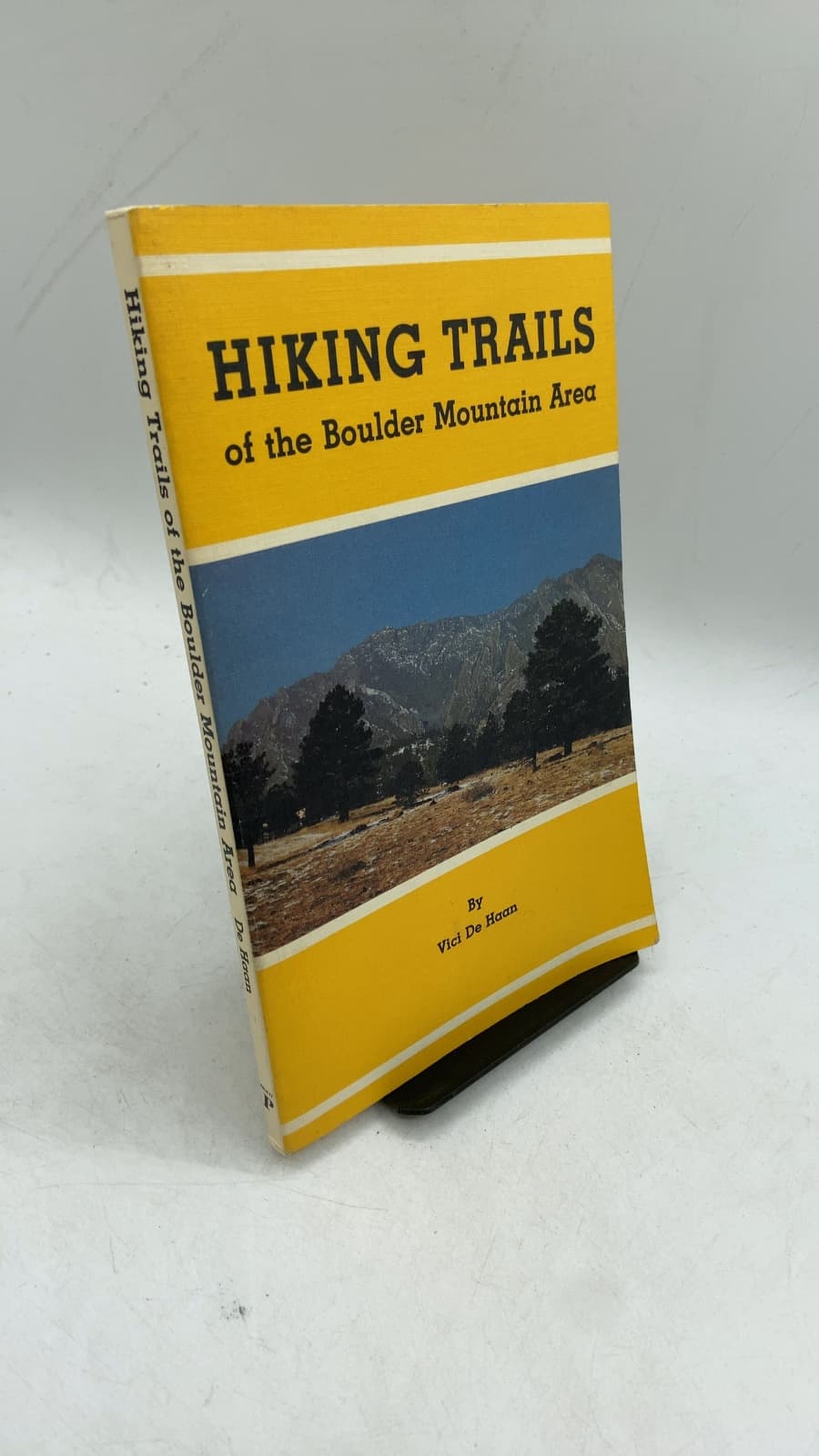 Hiking Trails of the Boulder Mountain Area by Vici De Haan - front cover