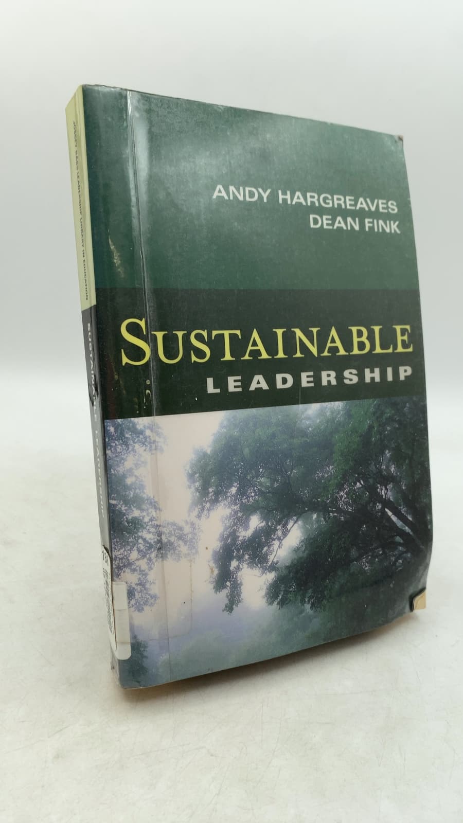 Sustainable Leadership by Andy Hargreaves, Dean Fink - front cover