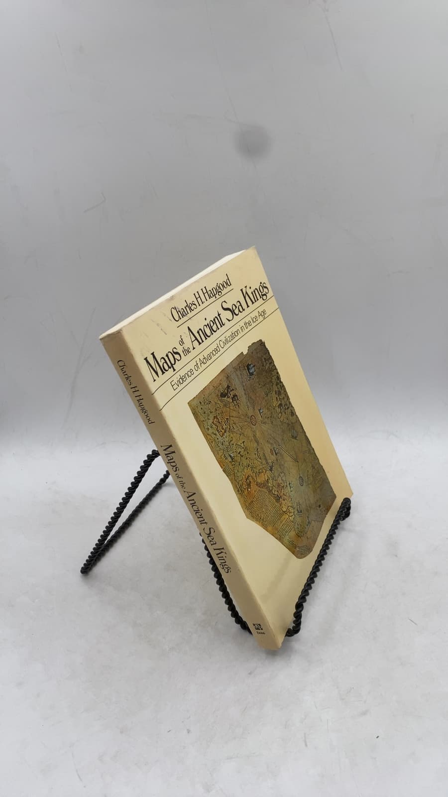 Maps of the Ancient Sea Kings: Evidence of Advanced Civilization in the Ice Age by Charles H. Hapgood - front cover