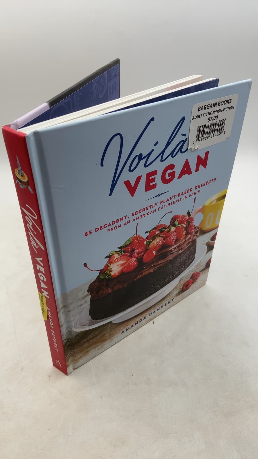 Voilà Vegan: 85 Decadent, Secretly Plant-Based Desserts from an American Pâtisserie in Paris by Amanda Bankert - front cover