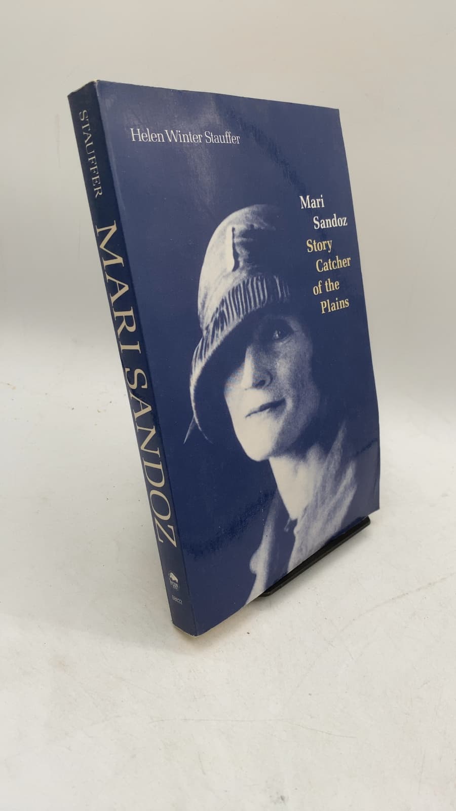 Mari Sandoz Story Catcher of the Plains by Helen Winter Stauffer - front cover