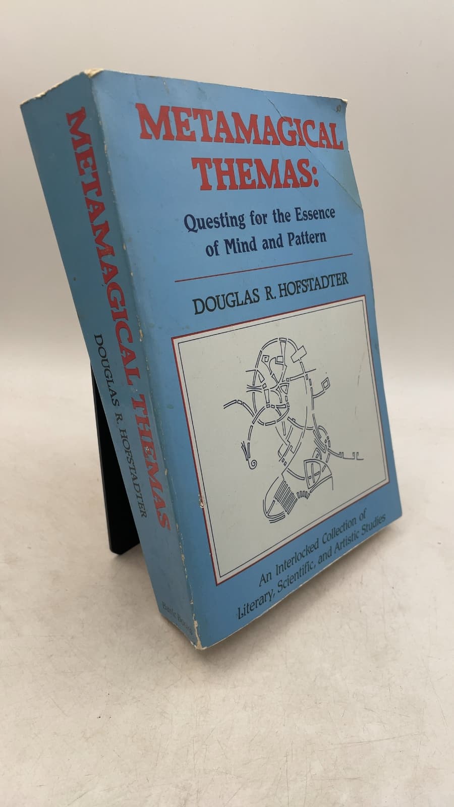 Metamagical Themas: Questing for the Essence of Mind and Pattern by Douglas R. Hofstadter - front cover