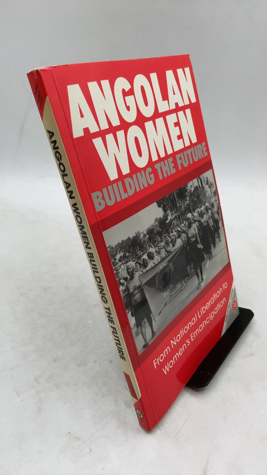 Angolan Women Building the Future: From National Liberation to Women's Emancipation by Organization of Angolan Women - front cover