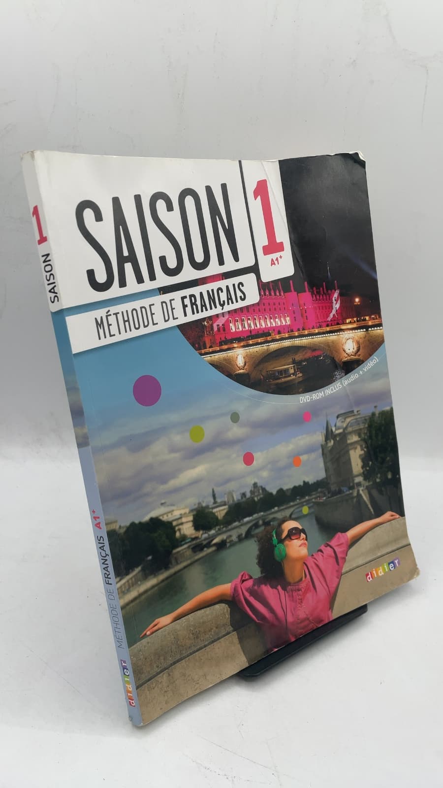 Saison 1: Méthode de Français A1+ by Marie-Noëlle Cocton, Élodie Heu, Catherine Houssa, Émilie Kasazian - front cover
