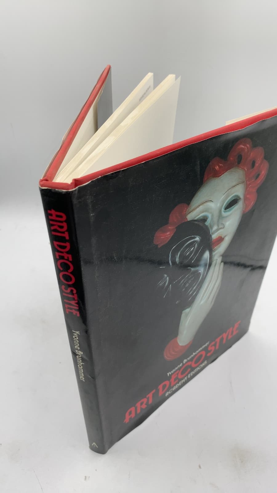 The Art Deco Style by Yvonne Brunhammer - front cover