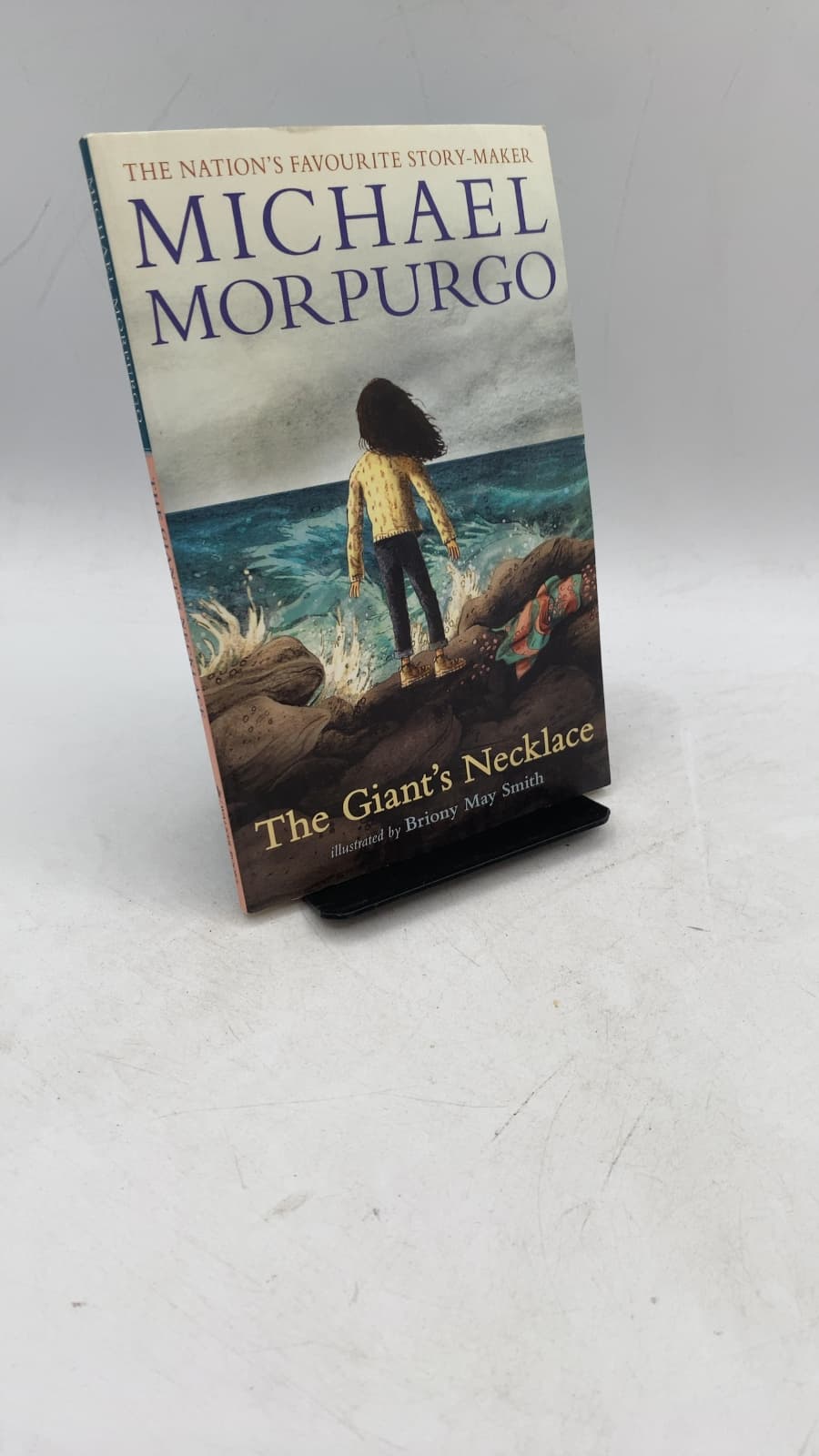 The Giant's Necklace by Michael Morpurgo - front cover