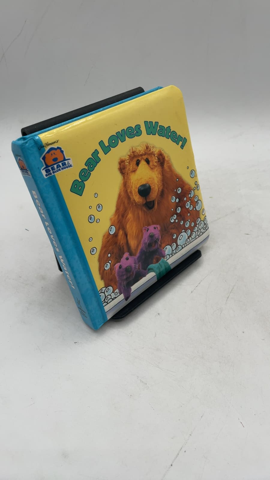 Bear Loves Water! by Ellen Weiss - front cover