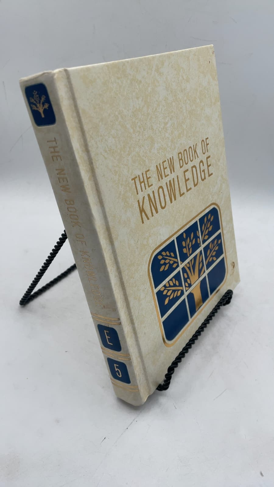 THE NEW Book OF Knowledge - front cover