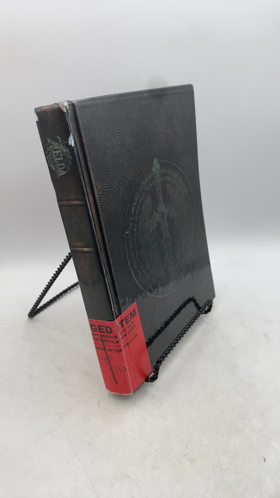 The Complete Official Guide to The Legend of Zelda: Tears of the Kingdom by Piggyback - front cover