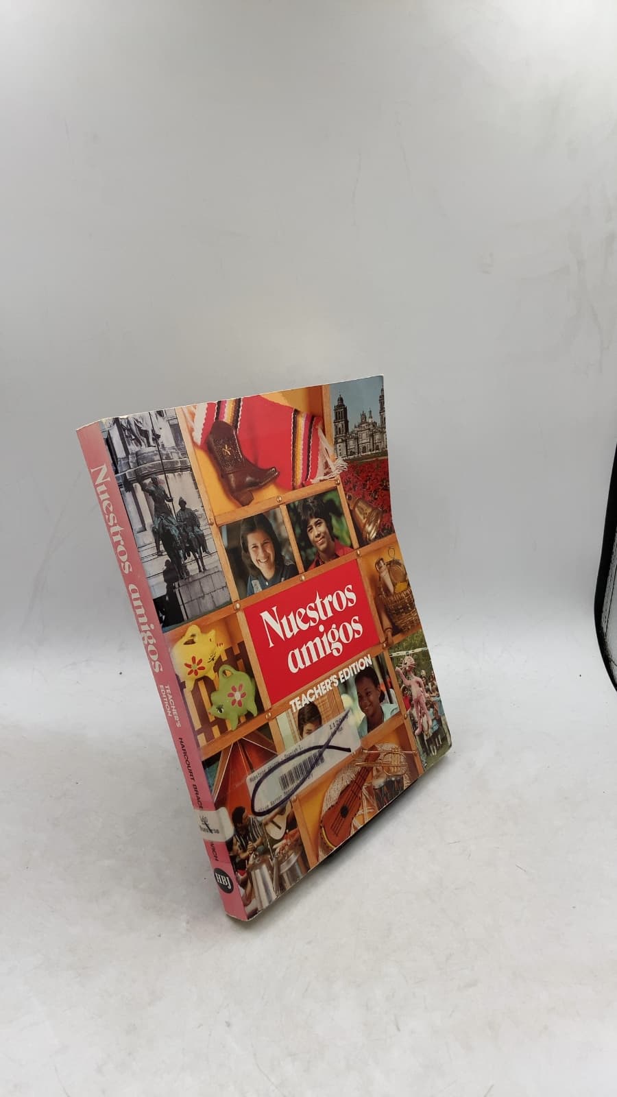 Nuestros amigos: Teacher's Edition Spanish 1 - front cover