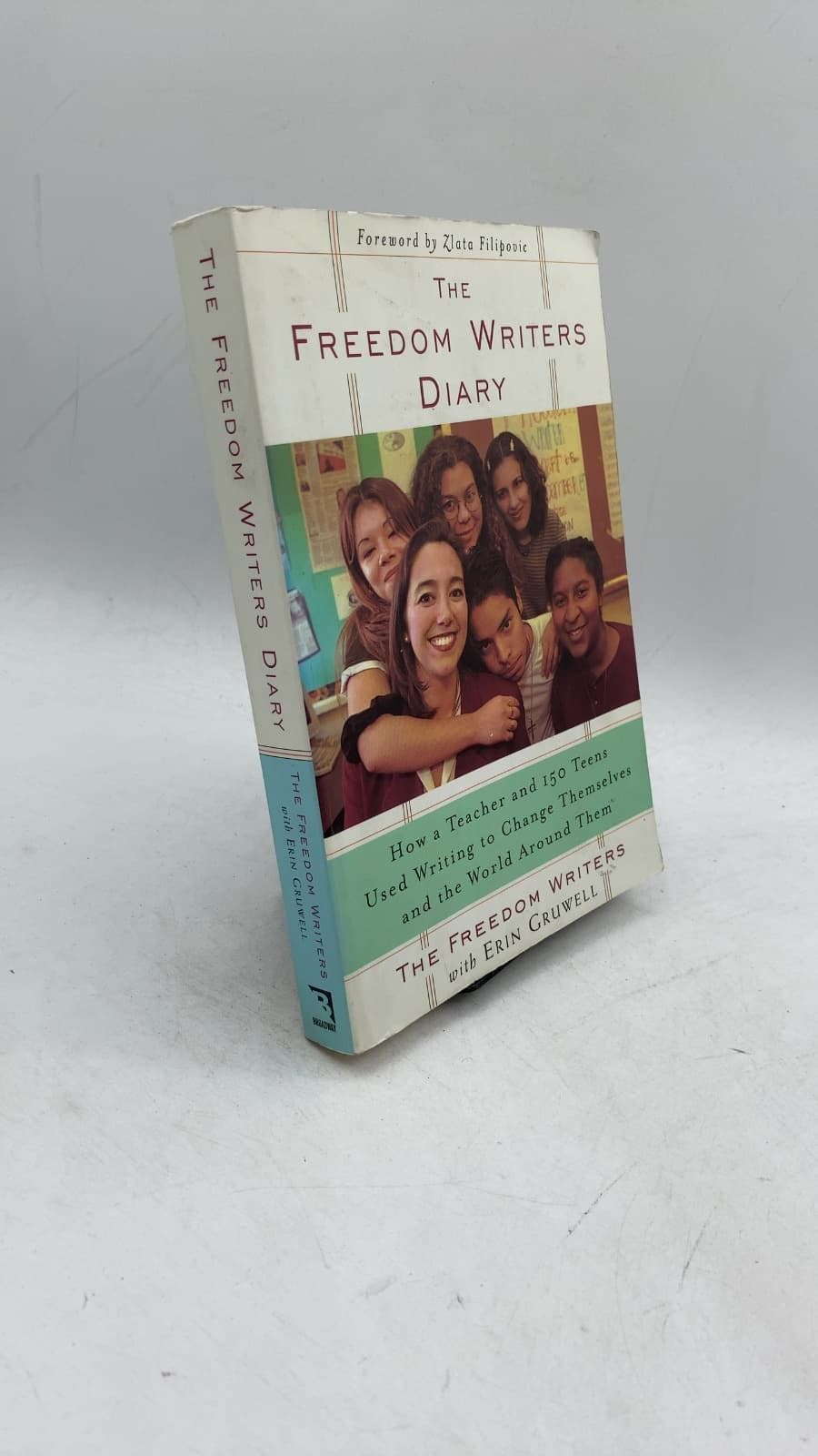 The Freedom Writers Diary by The Freedom Writers with Erin Gruwell - front cover