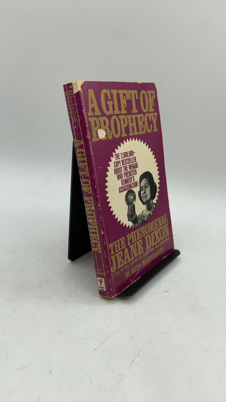 A Gift of Prophecy: The Phenomenal Jeane Dixon by Ruth Montgomery - front cover