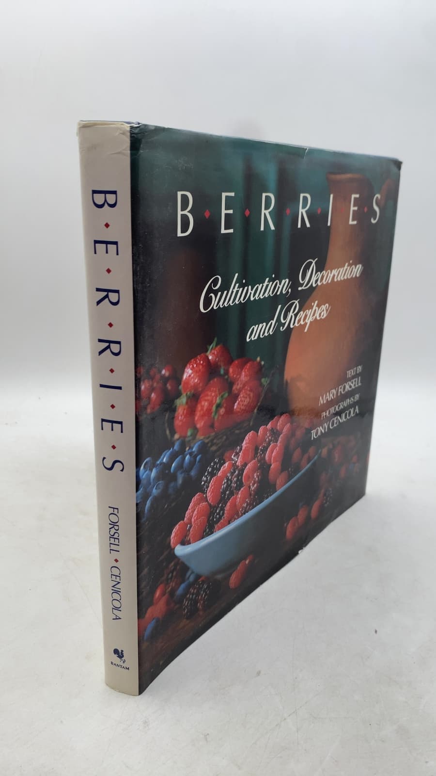 Berries: Cultivation, Decoration and Recipes
