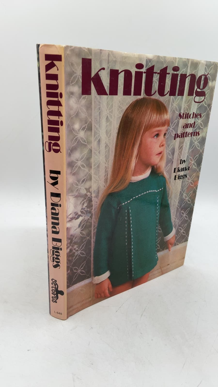 Knitting: Stitches and Patterns by Diana Biggs - front cover