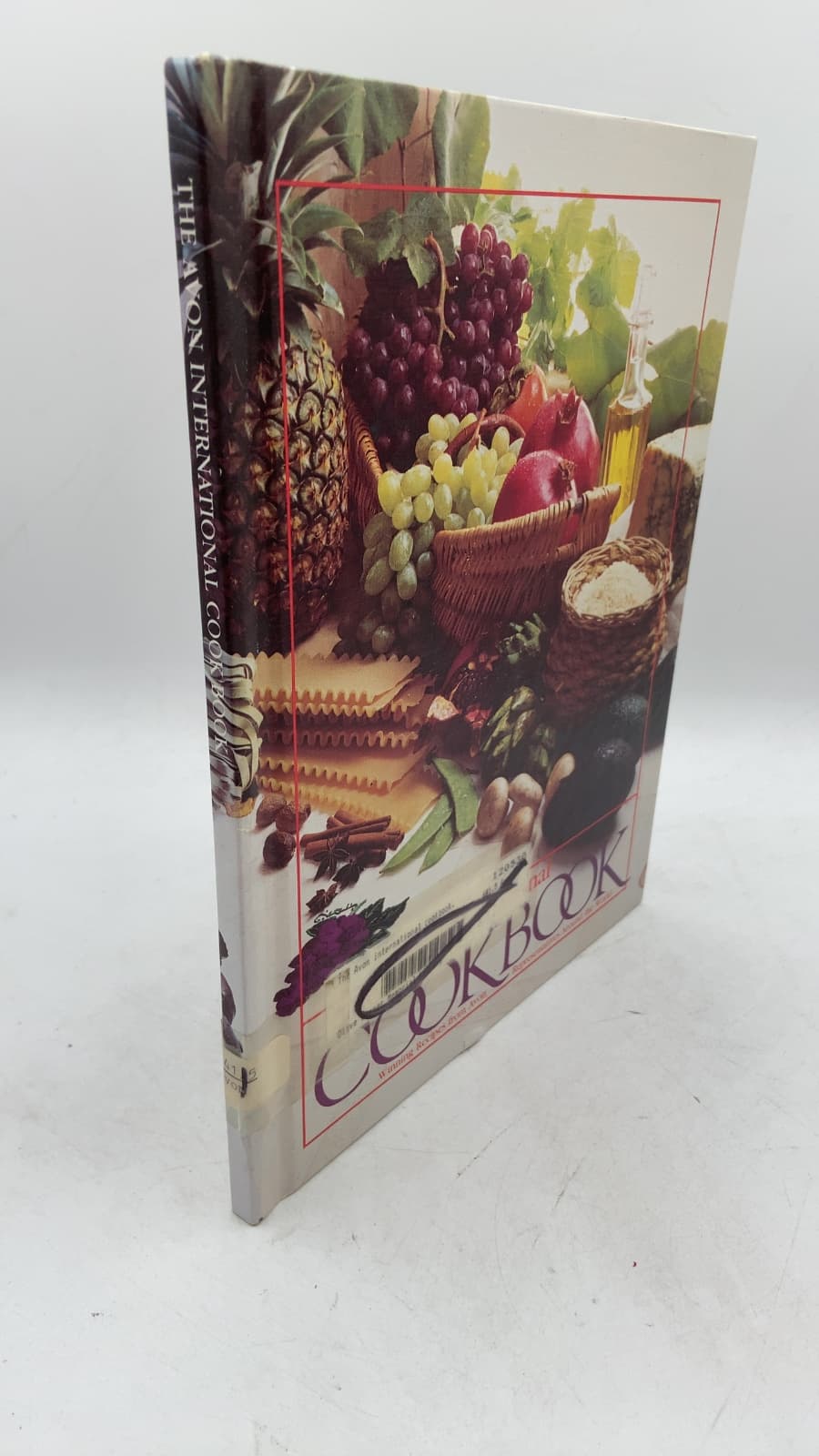 The Avon International Cookbook: Winning Recipes from Avon Representatives Around the World - front cover