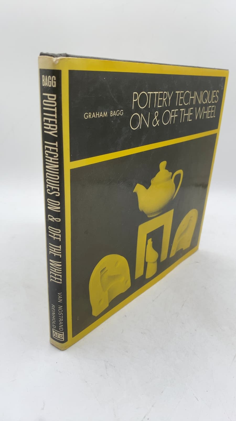 POTTERY TECHNIQUES on and off the wheel by Graham Bagg - front cover