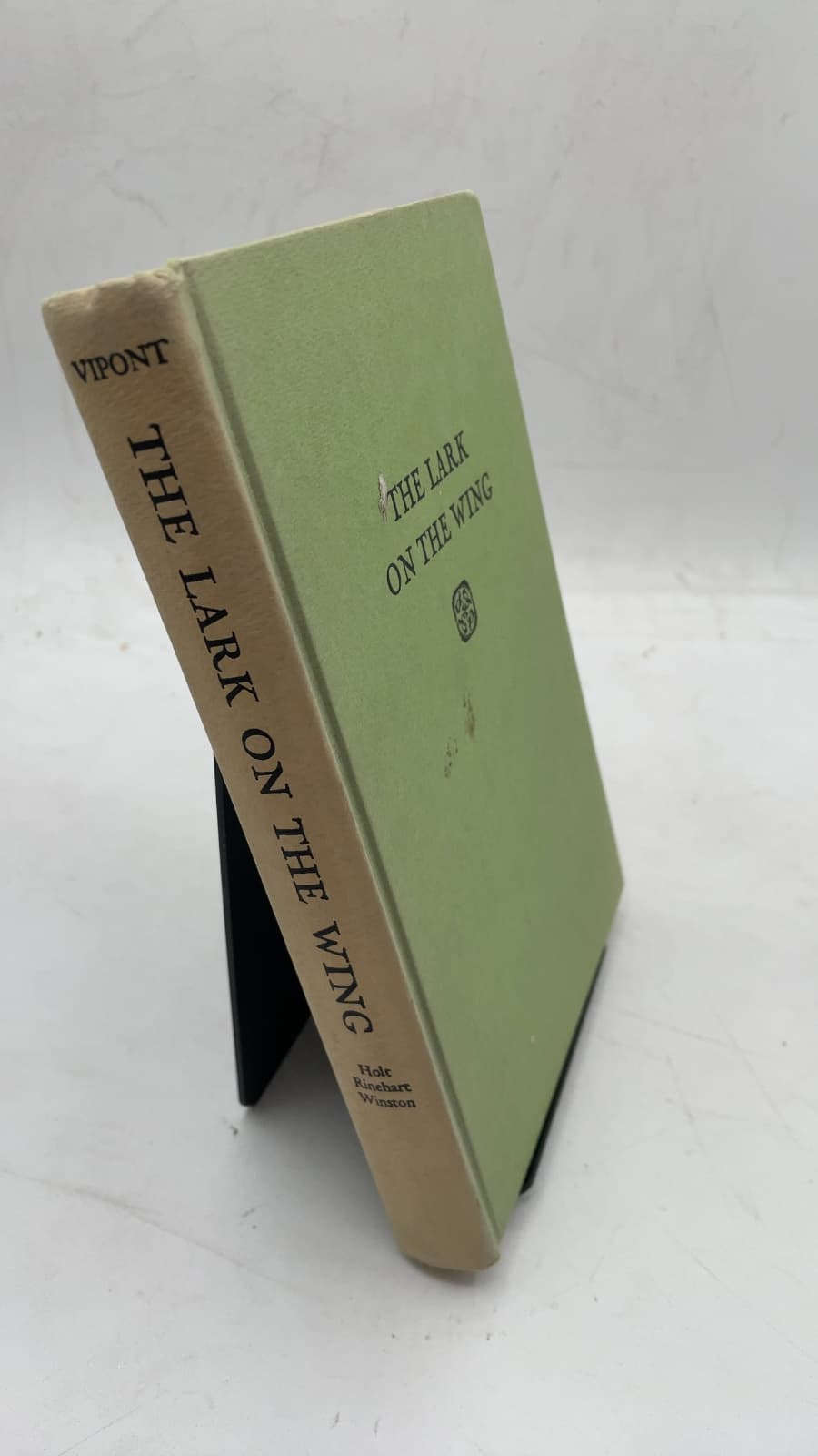 THE Lark ON THE Wing by Elfrida Vipont - front cover