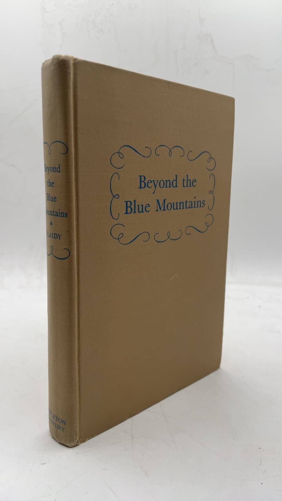 Beyond the Blue Mountains by Jean Plaidy - front cover
