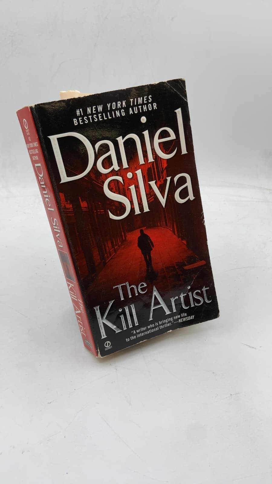 The Kill Artist by Daniel Silva - front cover