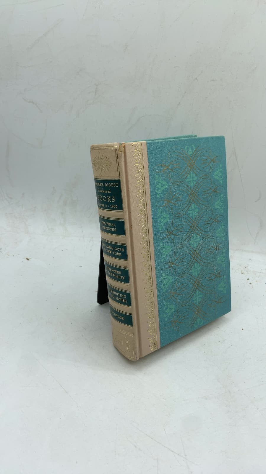 Reader's Digest Condensed Books Volume 2, 1960 by Arthur Hailey, Paul Gallico, James Vance Marshall, Shirley Jackson, Wolfpack - front cover