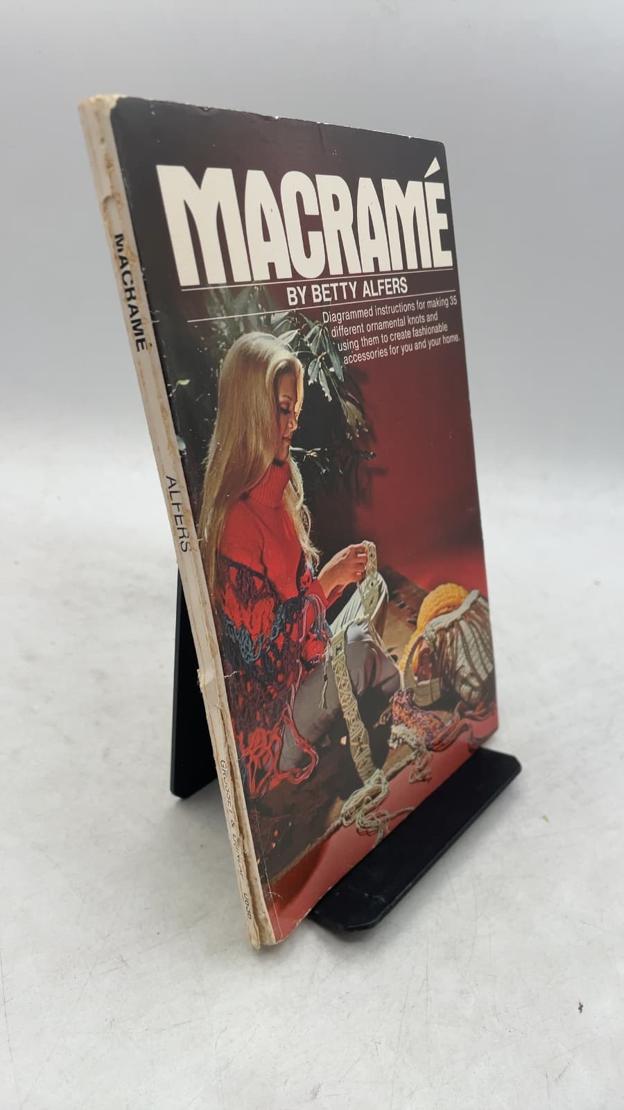 Macramé by Betty Alfers - front cover