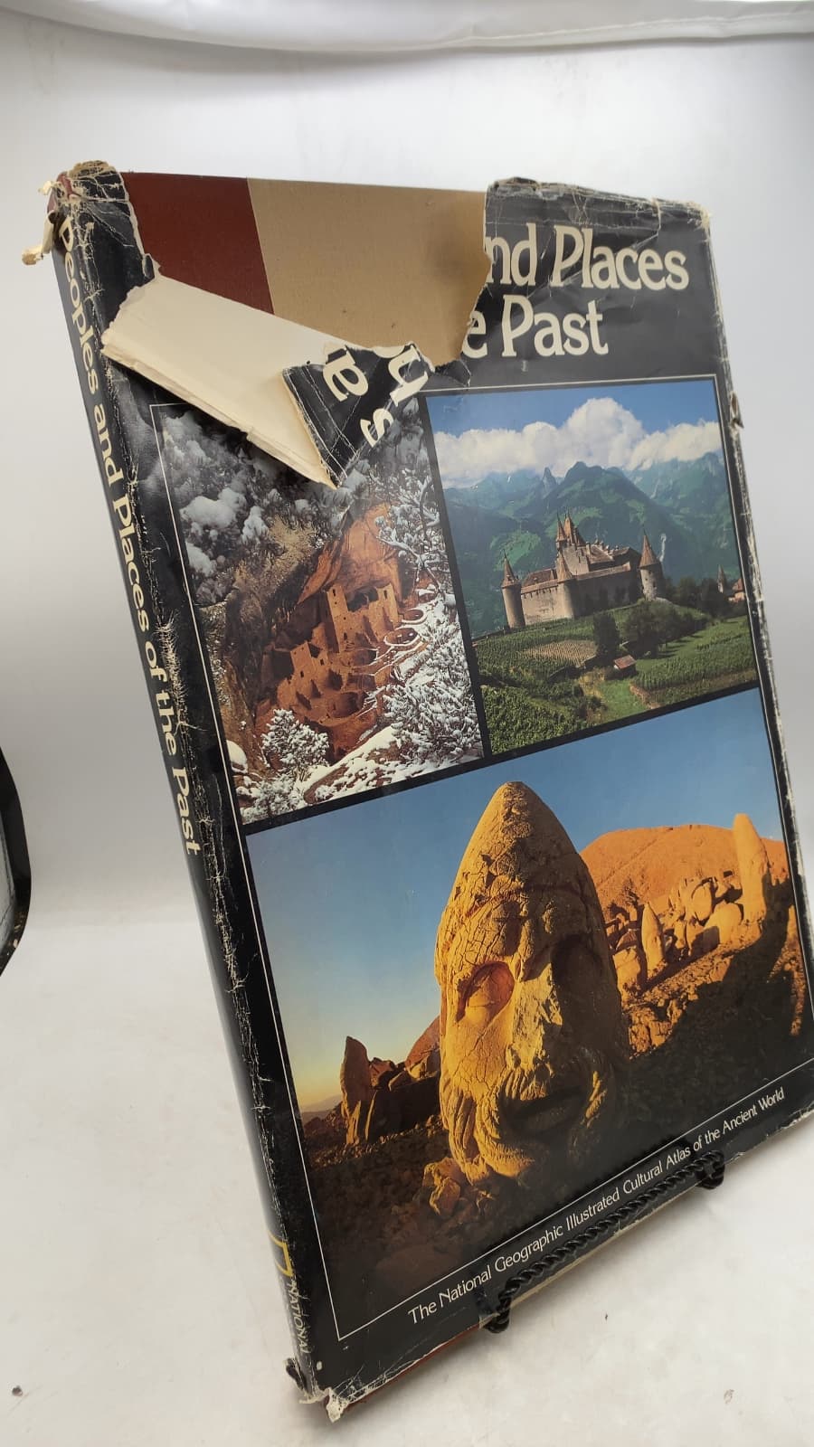 Peoples and Places of the Past: The National Geographic Illustrated Cultural Atlas of the Ancient World by National Geographic Society - front cover