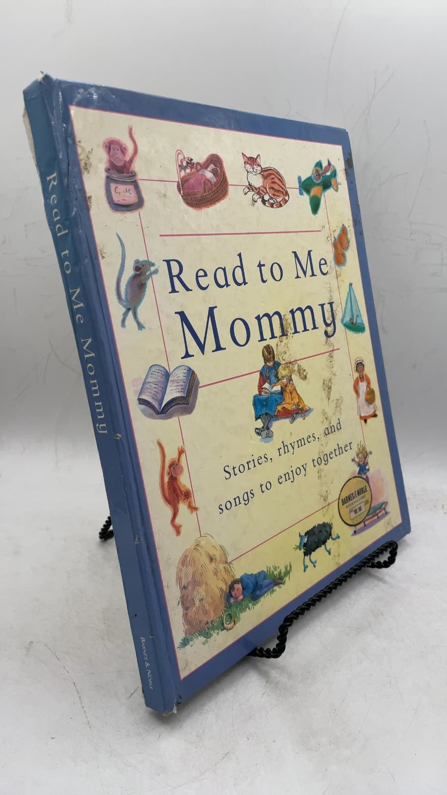 Read to Me Mommy: Stories, rhymes, and songs to enjoy together by Selected by Alistair Hedley - front cover