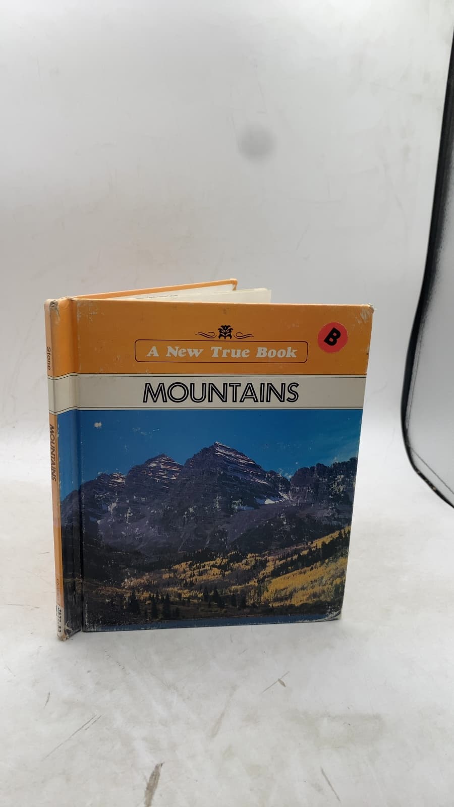 Mountains by Lynn M. Stone - front cover