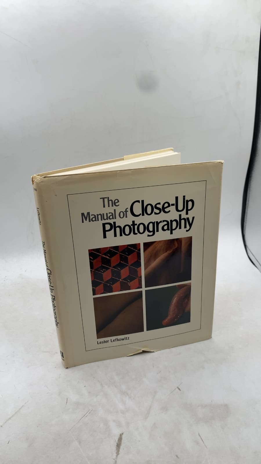 The Manual of Close-Up Photography by Lester Lefkowitz - front cover