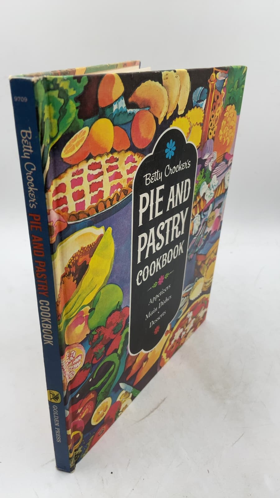 Betty Crocker's Pie and Pastry Cookbook by Betty Crocker - front cover