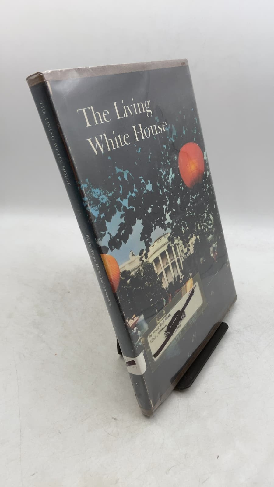 The Living White House by Lonnelle Aikman - front cover