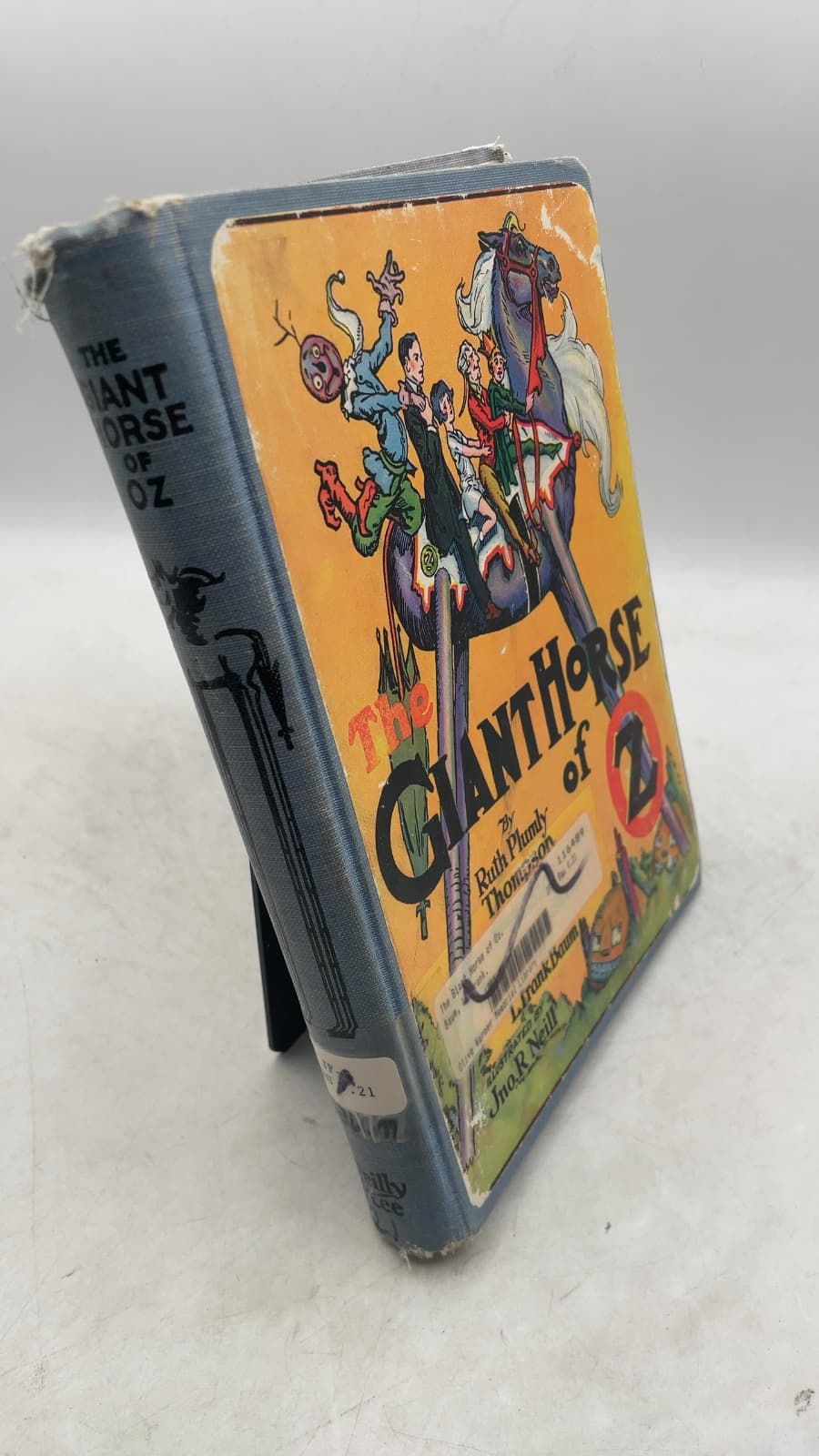 The Giant Horse of Oz by Ruth Plumly Thompson - front cover