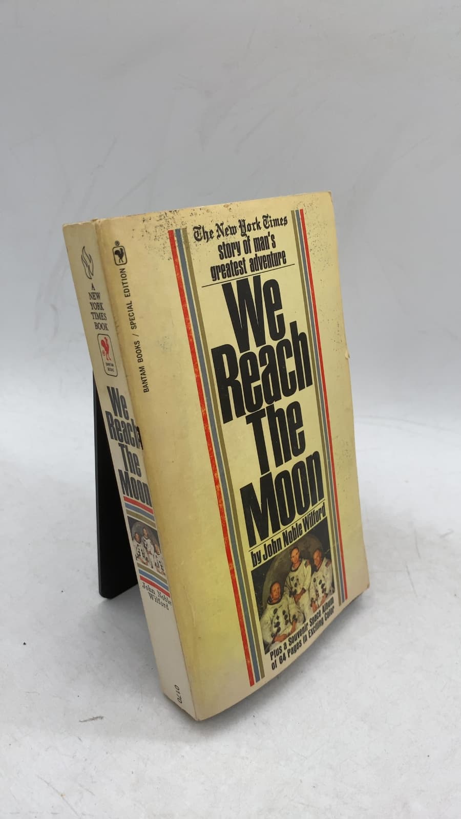 We Reach The Moon by John Noble Wilford - front cover