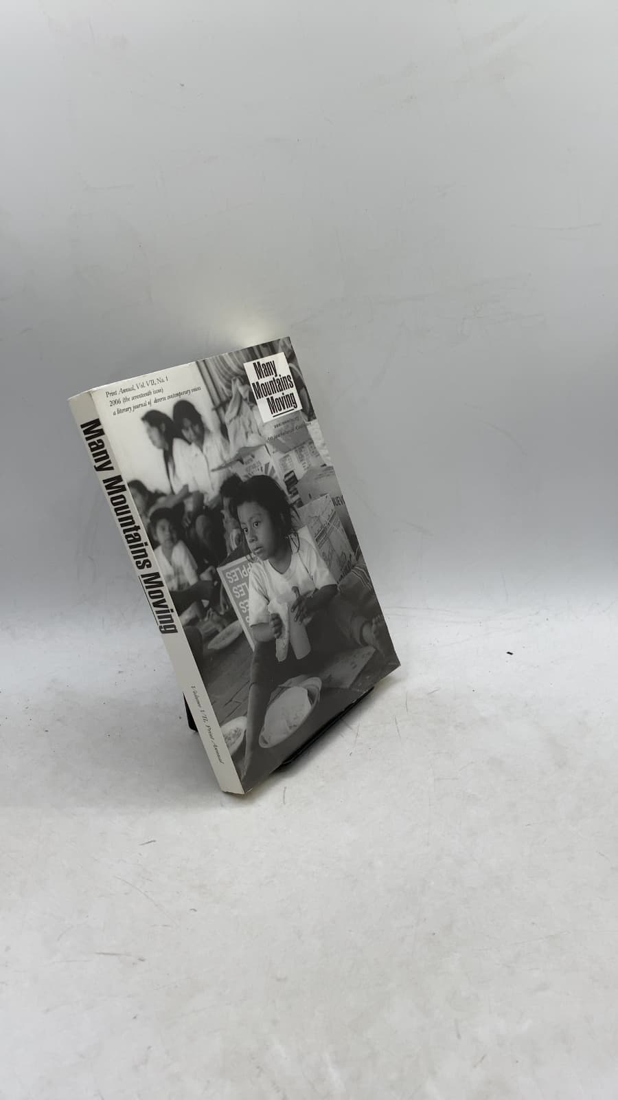 Many Mountains Moving: Print Annual, Vol. VII, No. 1, 2006 (the seventeenth issue) by unknown (Naomi Horii mentioned as founding editor) - front cover