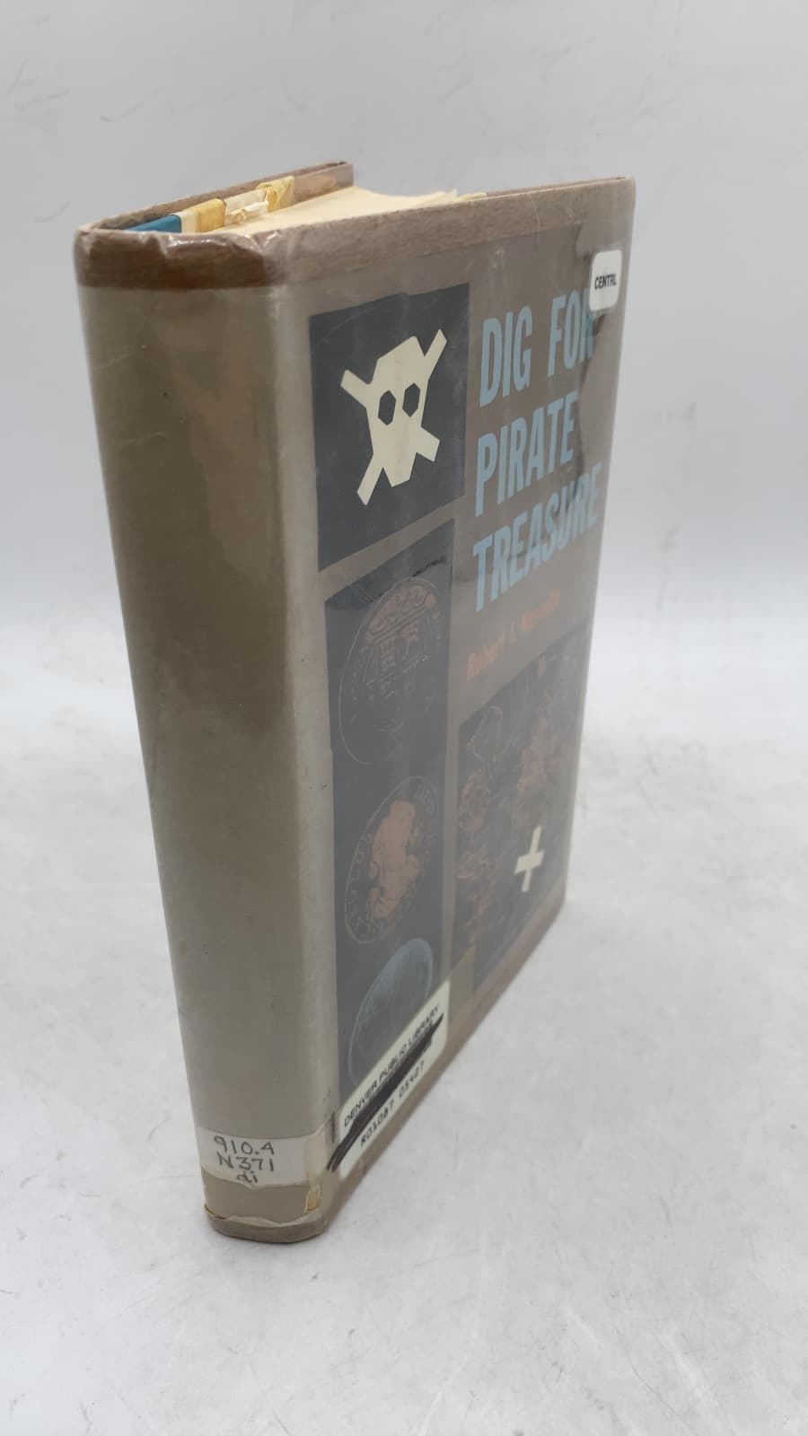 Dig for Pirate Treasure by Robert I. Nesmith - front cover