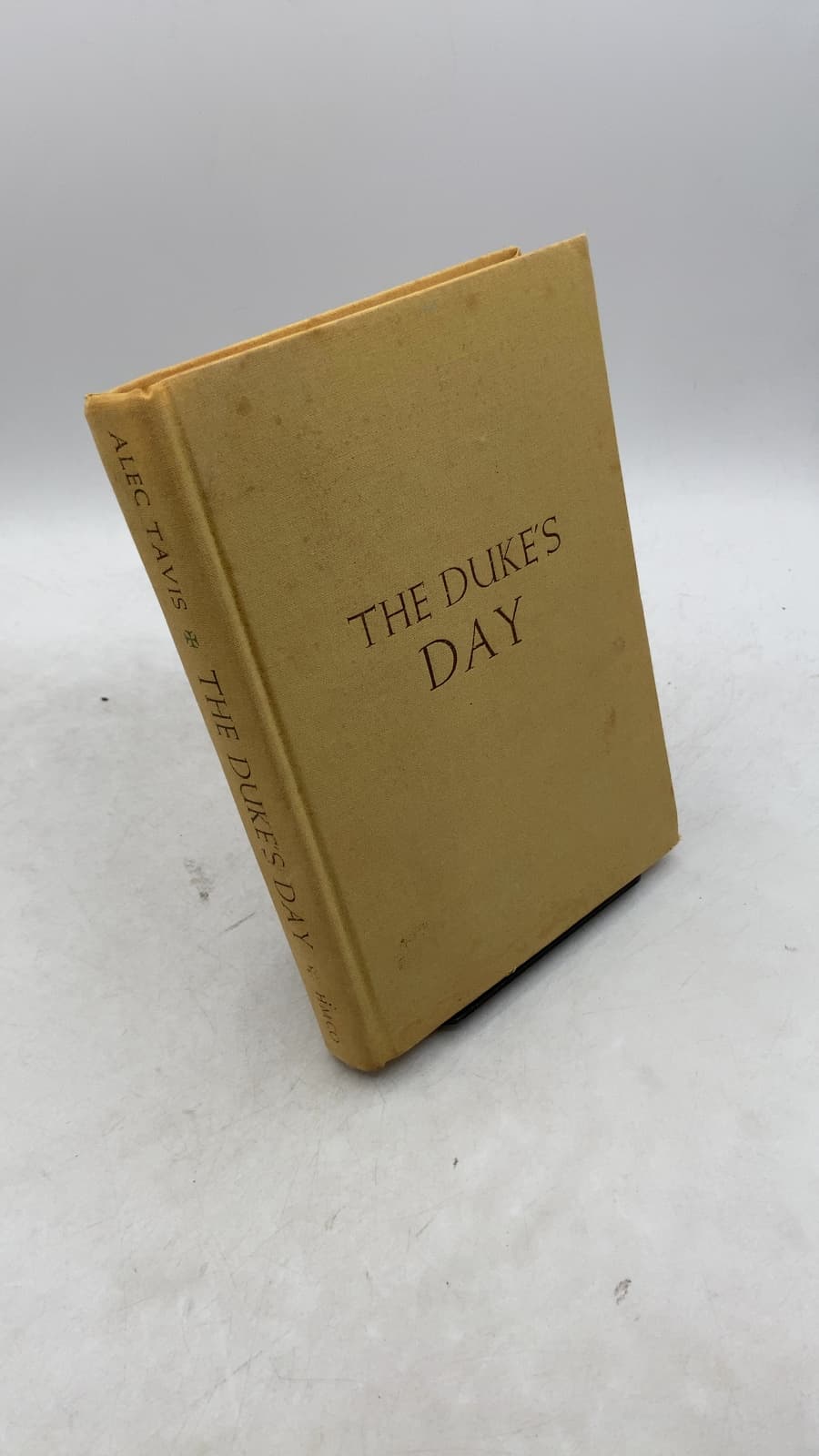 THE Duke's DAY by Alec Tavis - front cover