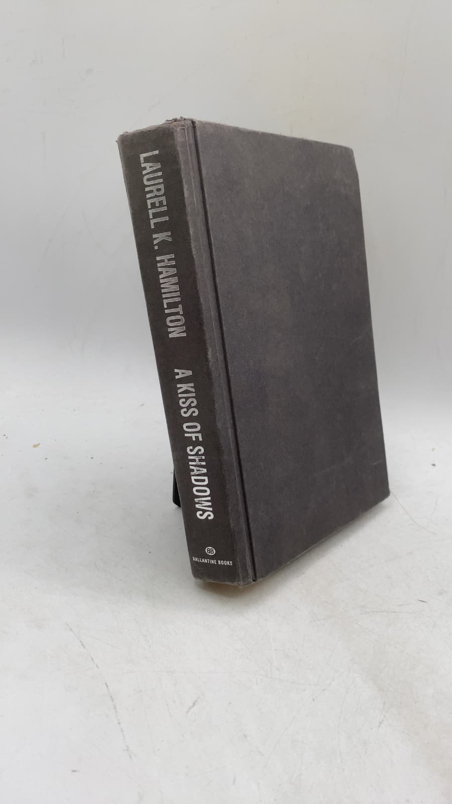 A Kiss of Shadows by Laurell K. Hamilton - front cover