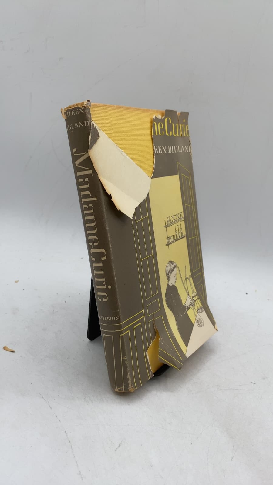 Madame Curie by Eileen Bigland - front cover