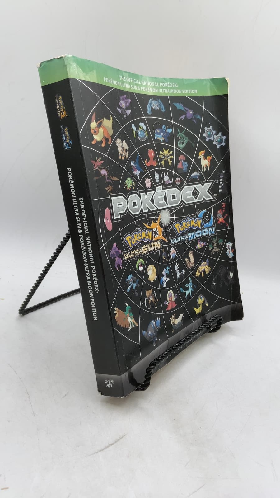 The Official National Pokédex: Pokémon Ultra Sun & Pokémon Ultra Moon Edition - front cover