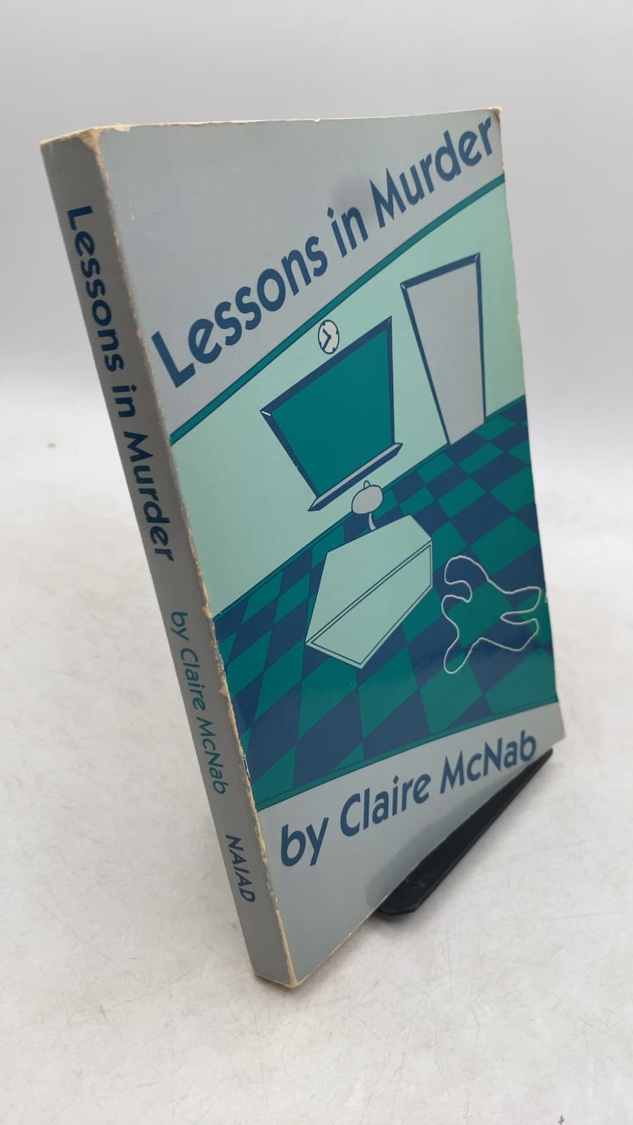 Lessons in Murder by Claire McNab - front cover